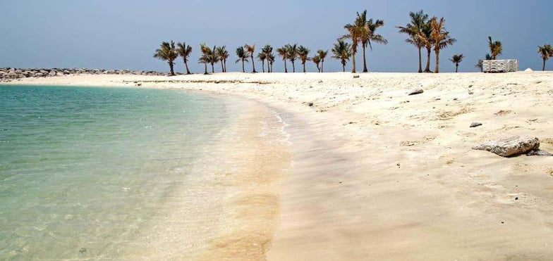 ExploreDubaiIslandBeachwithRentaCarforSmoothTrave-1